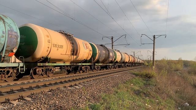 "Внезапная остановка" Тепловоз 2ТЭ116-831 с наливным поездом смотреть онлайн