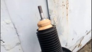 Замена отбойников и пыльников на амортизаторах BMW X3 E83...