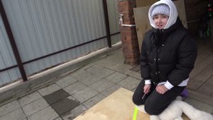 Дарина украшает комнату к Новому году. 7.12.22.