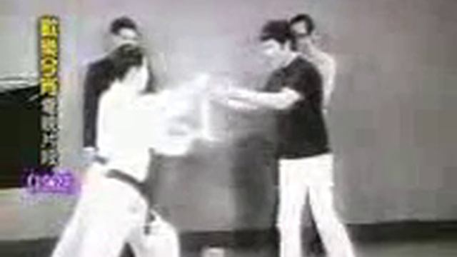 Брюс Ли смотреть онлайн