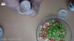 очень вкусно,просто__САЛАТ с сельдереем ,крабовыми палочками и яблоком