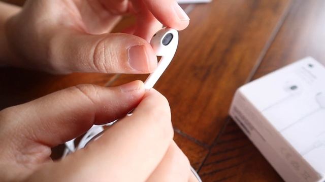 Apple Earpods with Lightning Connector Unboxing and Review 2021 | No EMP Solution смотреть онлайн