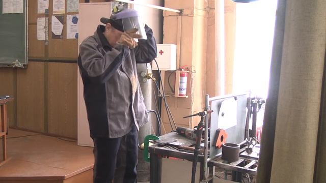 Выполнение ручной дуговой РД сварки.