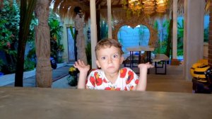 У Марка Папа стал маленьким? Дети как няня для папы