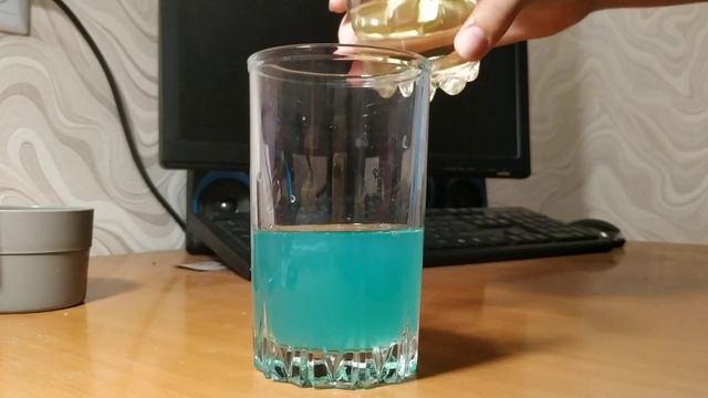 почему вода и масло НЕ смешиваются? смотреть онлайн