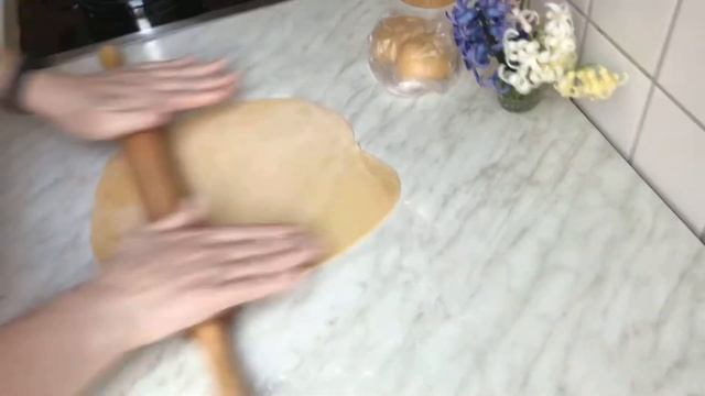 ЛЁГКИЙ СУПЧИК С ДОМАШНЕЙ ЛАПШОЙ! смотреть онлайн