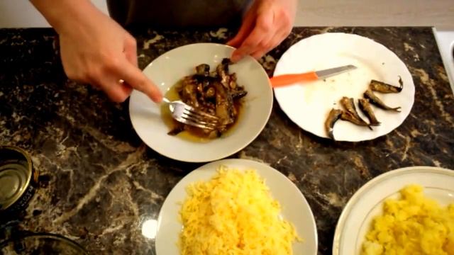 Салат со шпротами и сухариками РЫБКИ В ПРУДУ. Изумительный салат на Новый год!