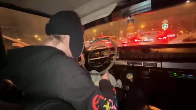 ПЛОХОЙ ПАРЕНЬ НАВОДИТ СУЕТУ НА ЖИГЕ смотреть онлайн