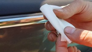 Чтобы не было царапин на стеклах.