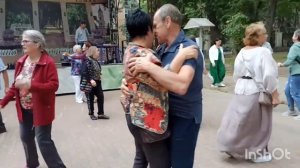 ТАНЦЫ ?? Пенсионеры кружат в ритме танца Парке городском г. Калуга #танцы #пенсионеры #парк