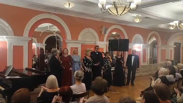 Дорогой длинною (Б.Фомин-К.Подревский). Исполняет коллектив "Ретро" ЦДКЖ, худ. рук. Е.В.Баженова.