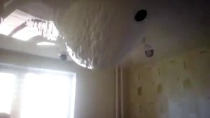 Слив воды с натяжного потолка. Компания "Актис" .