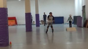 Поворот на роликах 180 градусов в зале