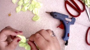 Цветы из лент канзаши \  Flowers kanzashi tapes \ мастер класс \ DIY
