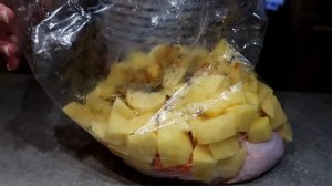 Бедрышки с картошкой в рукаве/ Очень простой рецепт