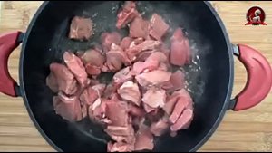 Говядина в соусе с перцем и луком