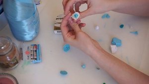 Декор бутылки на свадьбу?? в подарок ? на день рождения/юбилей ? в гости? Цветы из полимерной глины