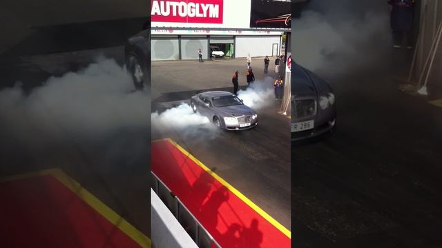 3000bhp Bentley burnout at santapod смотреть онлайн