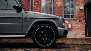 Mercedes-Benz G 63 AMG with Brabus Ridecontrol Suspension & 23" wheels
