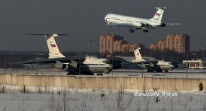 Два улыбчивых Ильюшина Ил-76МД и Флагман Ил-62М морозным зимним днём
