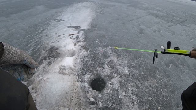 ВЕСЕННЯЯ РЫБАЛКА ПО ПОСЛЕДНЕМУ ЛЬДУ! ПОДЛЕЩИК, ПЛОТВА, ОКУНЬ! ЧЕРНОИСТОЧИНСКИЙ ПРУД, ПОСЛЕ ОБЕДА!
