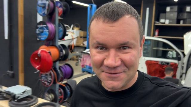 Автозвук в пикап VW Amarok . Куда поставить сабвуфер ? Где взять БАСС ? смотреть онлайн