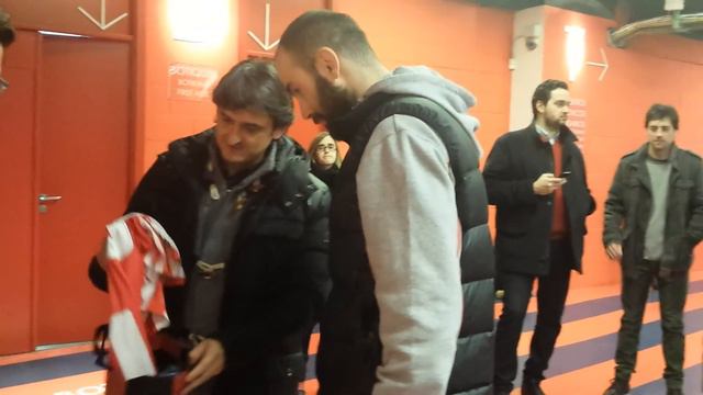 Το δώρο του Βαλβέρδε στον Σπανούλη | Valverde's gift to Spanoulis смотреть онлайн