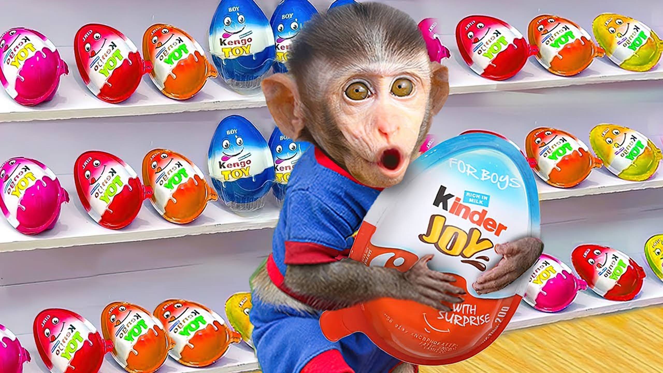 Маленькая Обезьянка Ловит Рыбу У Ручья И Ест Фрукты с Щенками В Саду смотреть онлайн