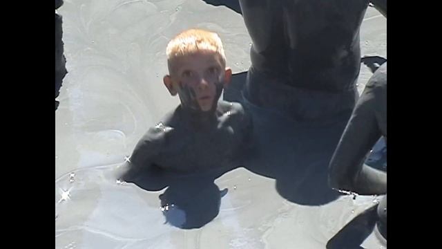 Грязевые ванны. На берегу Азовского моря. Июль 2006. смотреть онлайн