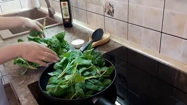 Вкусный и полезный гарнир за 5 минут:жареный шпинат