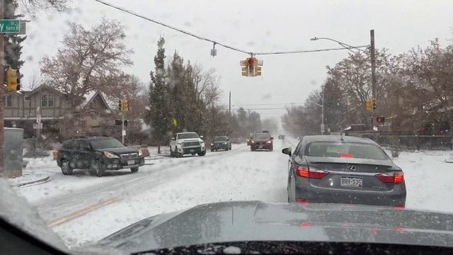 Rivian R1S First Drive in the Denver Snow! - 22s are a little Slippy! | Rivian Dad смотреть онлайн