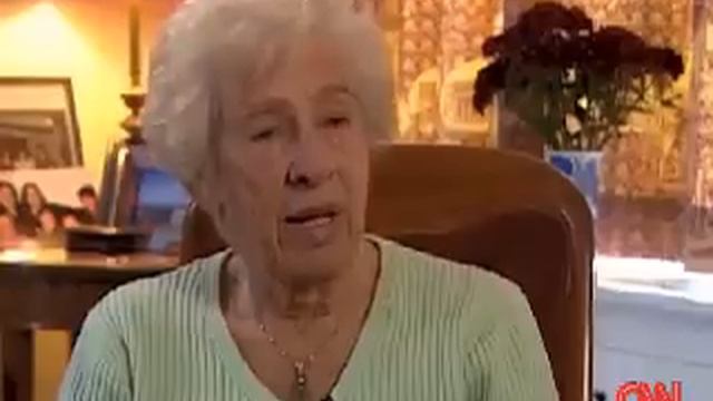 Auschwitz survivor Eva Schloss talks about her relationship with Anne Frank (Part 1) смотреть онлайн