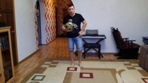 Как научиться набивать мяч 30 раз!!! (Методика обучения чеканки футбольного мяча с нуля)