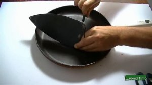 Простая самодельная коптильня из утюга.