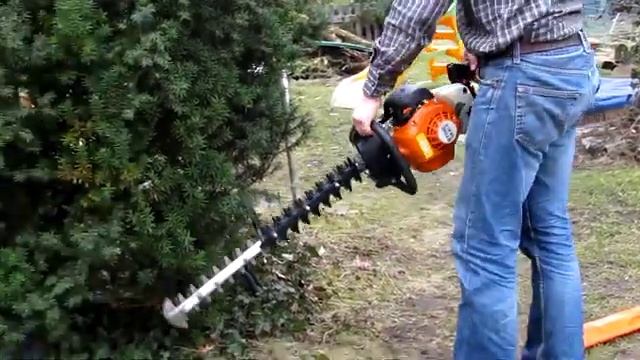 Video 2 von 2: Benzinheckenschere Stihl HS 81 R - Warmstart und Schnittbeispiel an Eibe смотреть онлайн