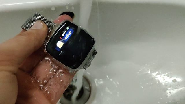 Смартчасы No.1 G12 - под струей воды