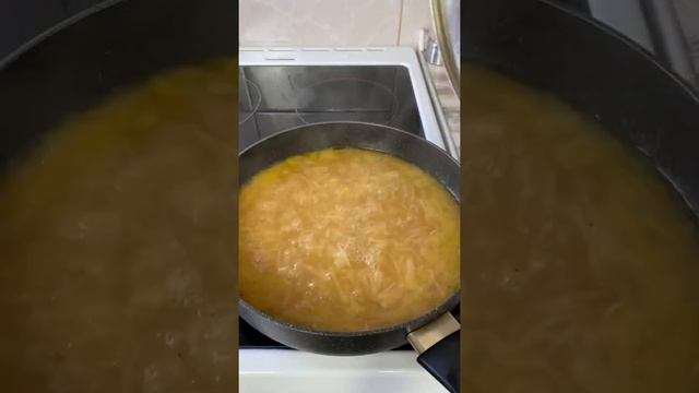 Легендарное блюдо французской кухни. Восхитительный луковый суп! смотреть онлайн