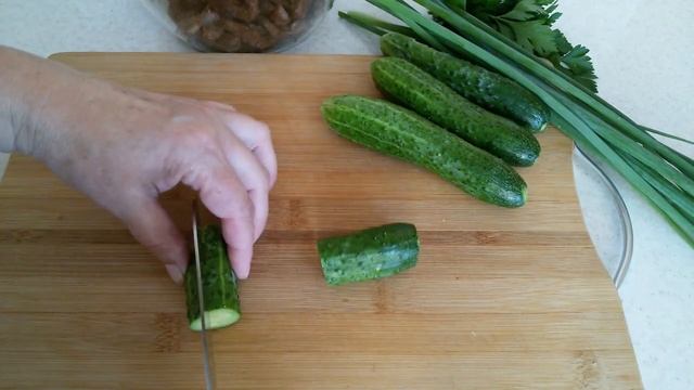 СОЧНЫЙ МЯСНОЙ САЛАТ С ОГУРЦАМИ. смотреть онлайн