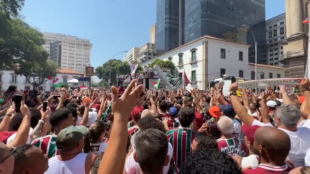 FESTA HISTÓRICA TRICOLOR NO RIO DE JANEIRO! - DESFILE DOS CAMPEÕES DA LIBERTADORES 2023 смотреть онлайн