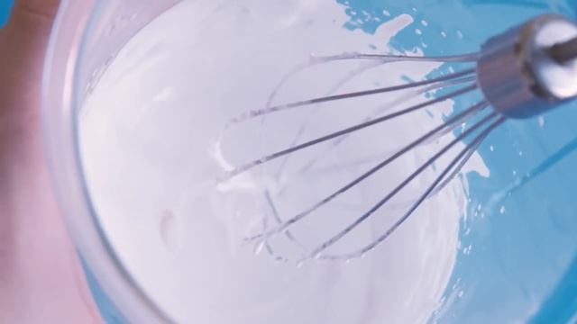 Белоснежная глазурь для кулича - Простой рецепт из желатина и сахара | Без яичного белка смотреть онлайн