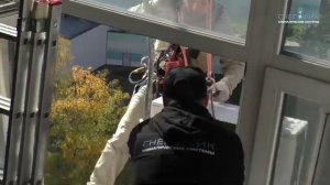 Особенности работы промышленного альпиниста по монтажу кондиционера