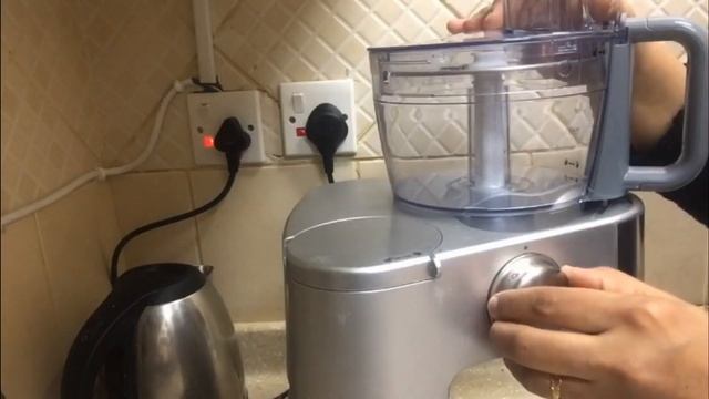 How to Slice Onion in a Food Processor || How to Slice Onions in Kenwood KM28 Series Kitchen Machin смотреть онлайн