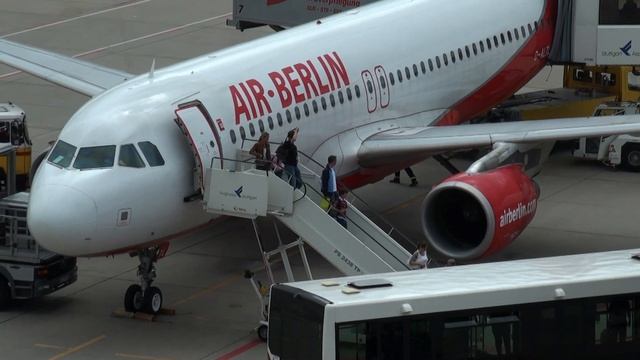 Flughafen Stuttgart - Airport Stuttgart - Starten u. Landen - Starting & Landing HD ( HQ ) смотреть онлайн