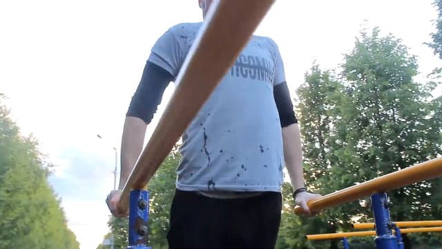 300 отжиманий на брусьях за 2 часа. Сможешь быстрее? смотреть онлайн