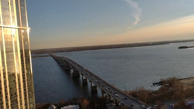 Виды Саратова с высоты с разных точек. Главный небоскреб вблизи. смотреть онлайн