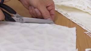Пошив белого кружевного пальто. Принцип работы, сметывание. Часть 1