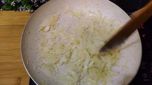 Вкусная жареная рыба без запаха и брызг. Рыба на сковороде с луком в собственном соку. Секрет в...