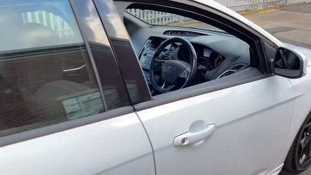 Ford Focus ST - White смотреть онлайн