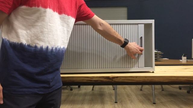 Мебельная роллета с горизонтальным ходом