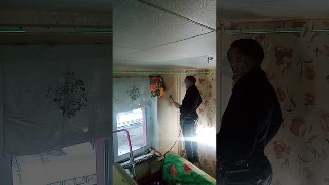 Работаем строго по лазерным прицелом. Натяжные потолки от Александра. смотреть онлайн